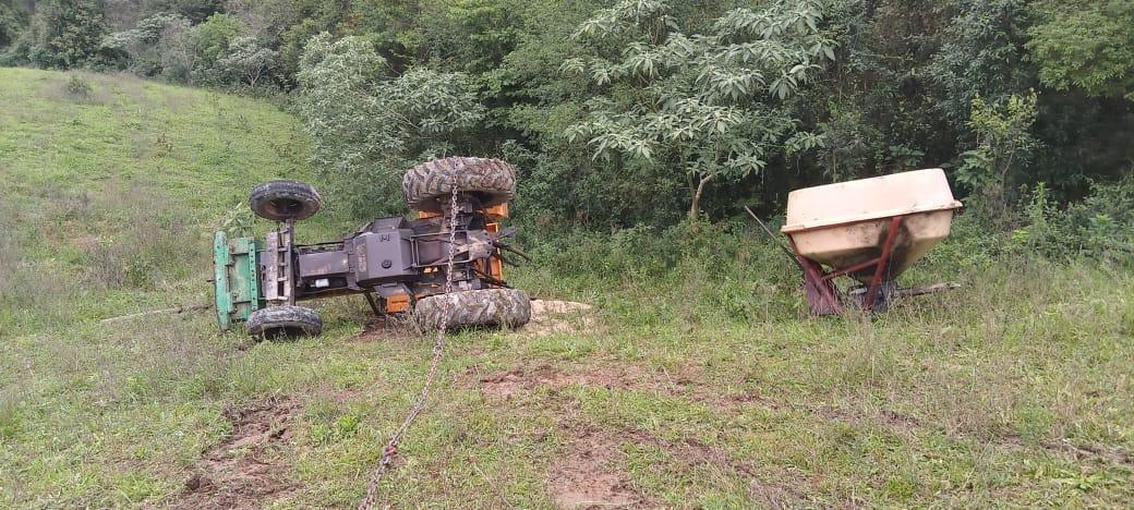 Agricultor morre após trator tombar no interior de Petrolândia