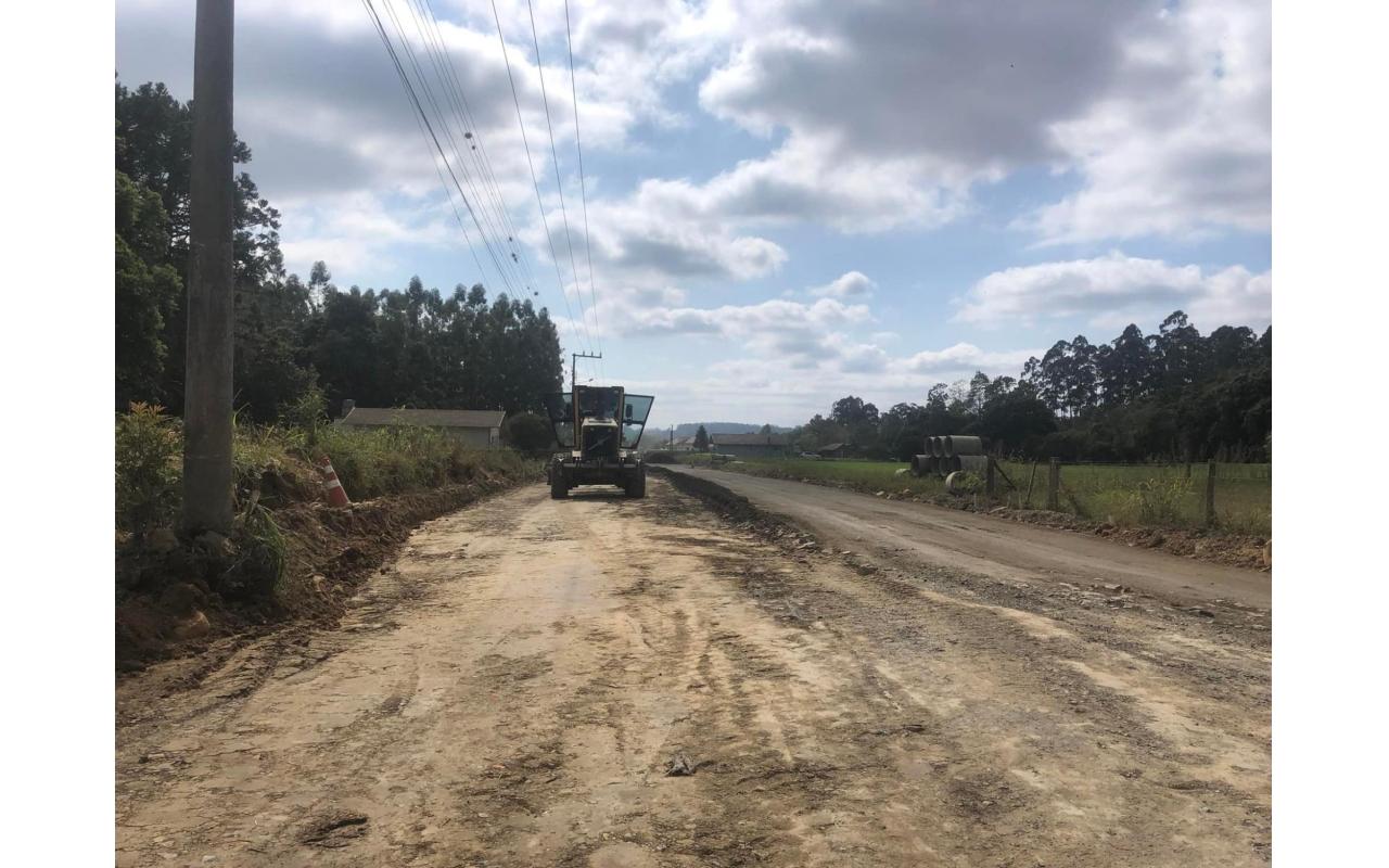 Agrolândia inicia trabalho de recuperação das estradas no interior do município