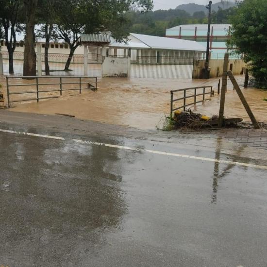 Água baixa e cidades do Vale começam a se recuperar da primeira enchente de 2024