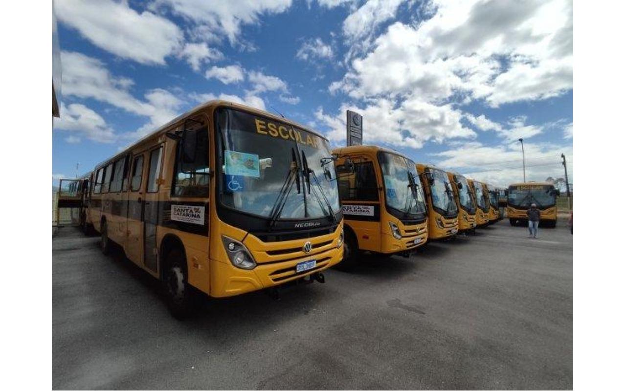 Alfredo Wagner, Aurora, Petrolândia e Vidal Ramos recebem novos ônibus escolares do Governo do Estado 