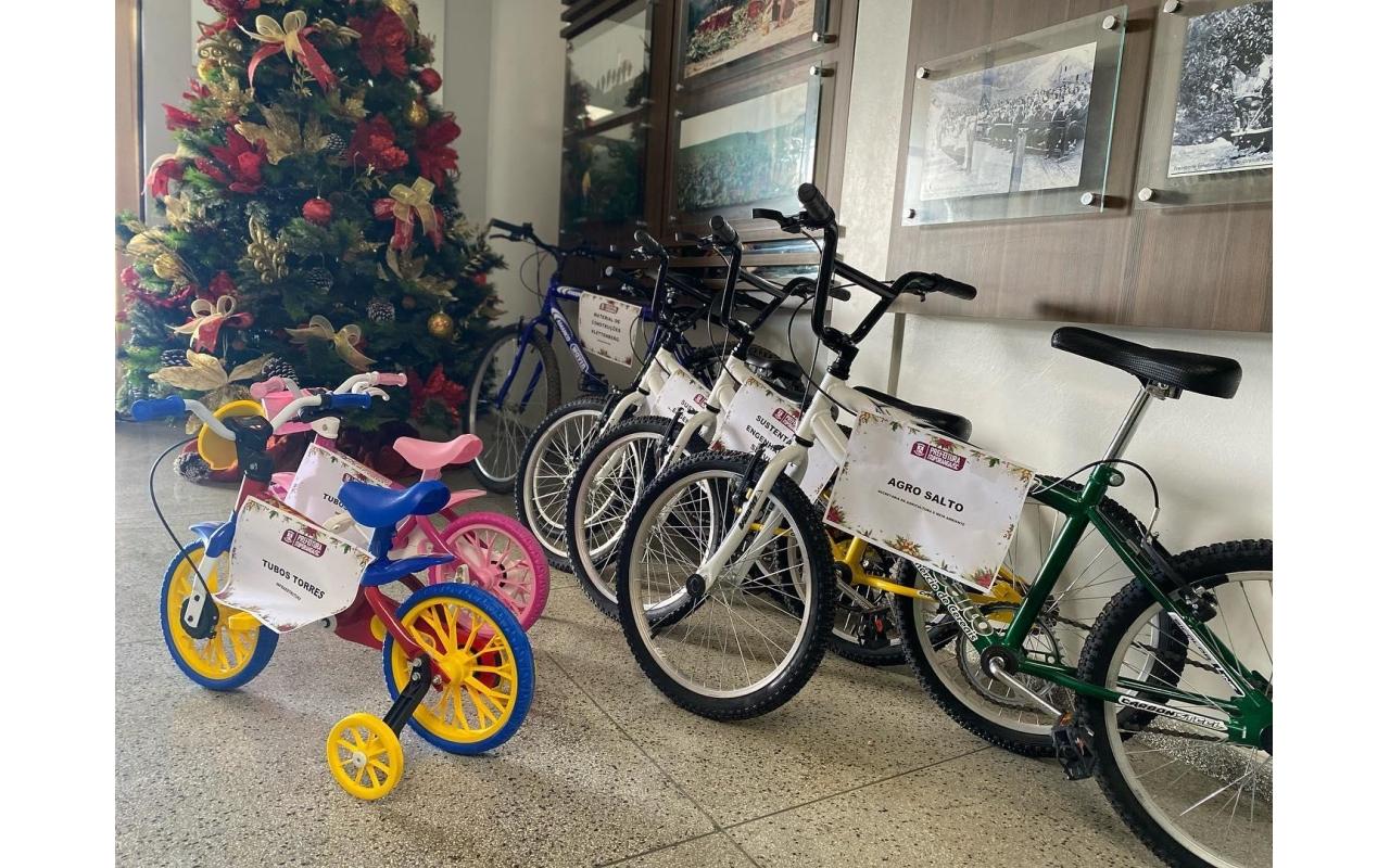 Alto Vale Moto Club arrecada brinquedos com a campanha Natal Solidário