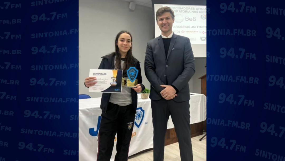 Aluno de Imbuia vence concurso de oratória e garante vaga na fase regional