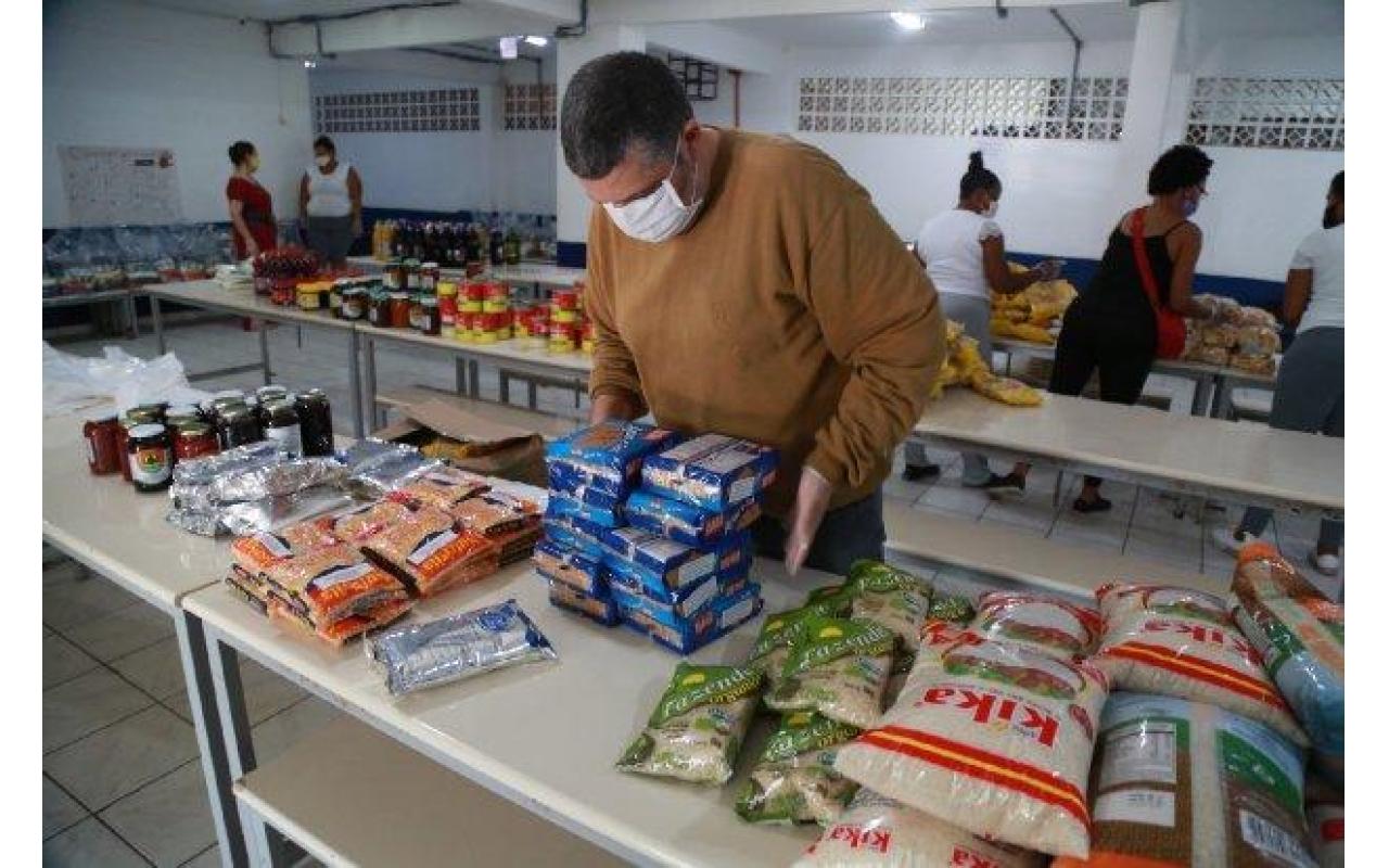 Alunos da rede estadual de ensino começam a receber kits de alimentação escolar na Região da Cebola