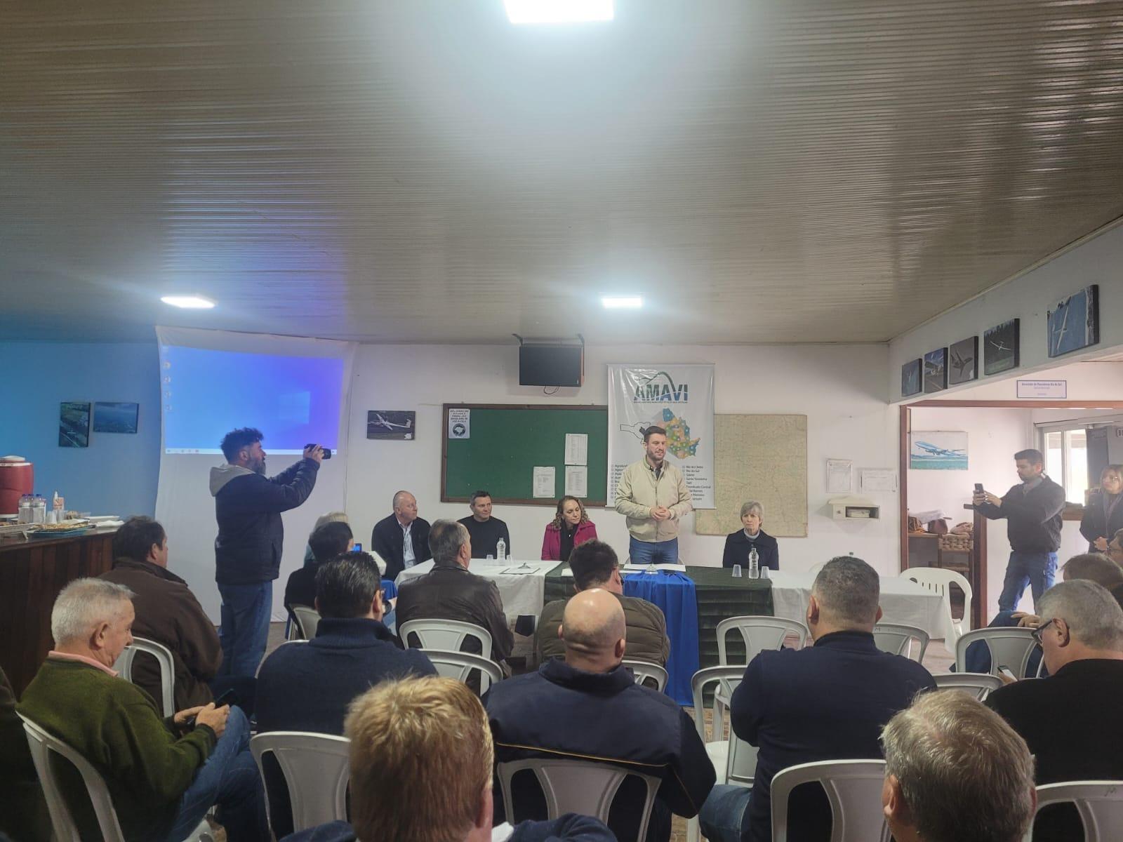 AMAVI realiza assembleia no Aeroporto Regional de Lontras e discute investimentos para dar mais segurança ao local