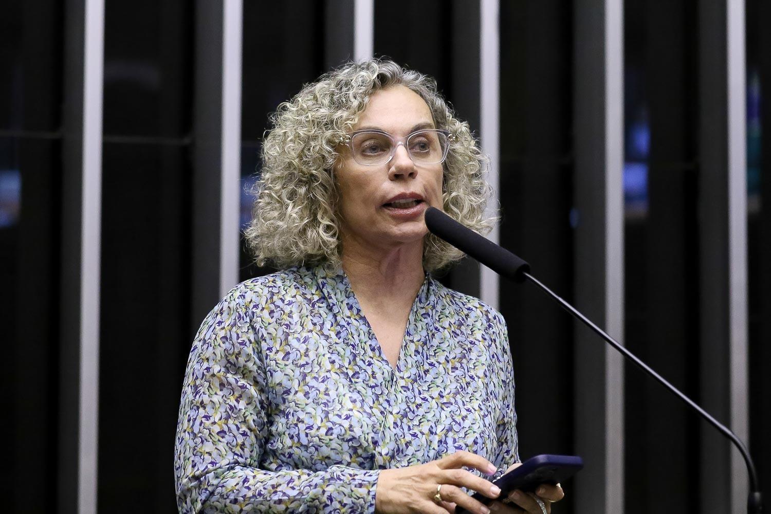 Ana Paula Lima cobra diálogo de Jorginho com Lula e cita bilhões destinados a SC