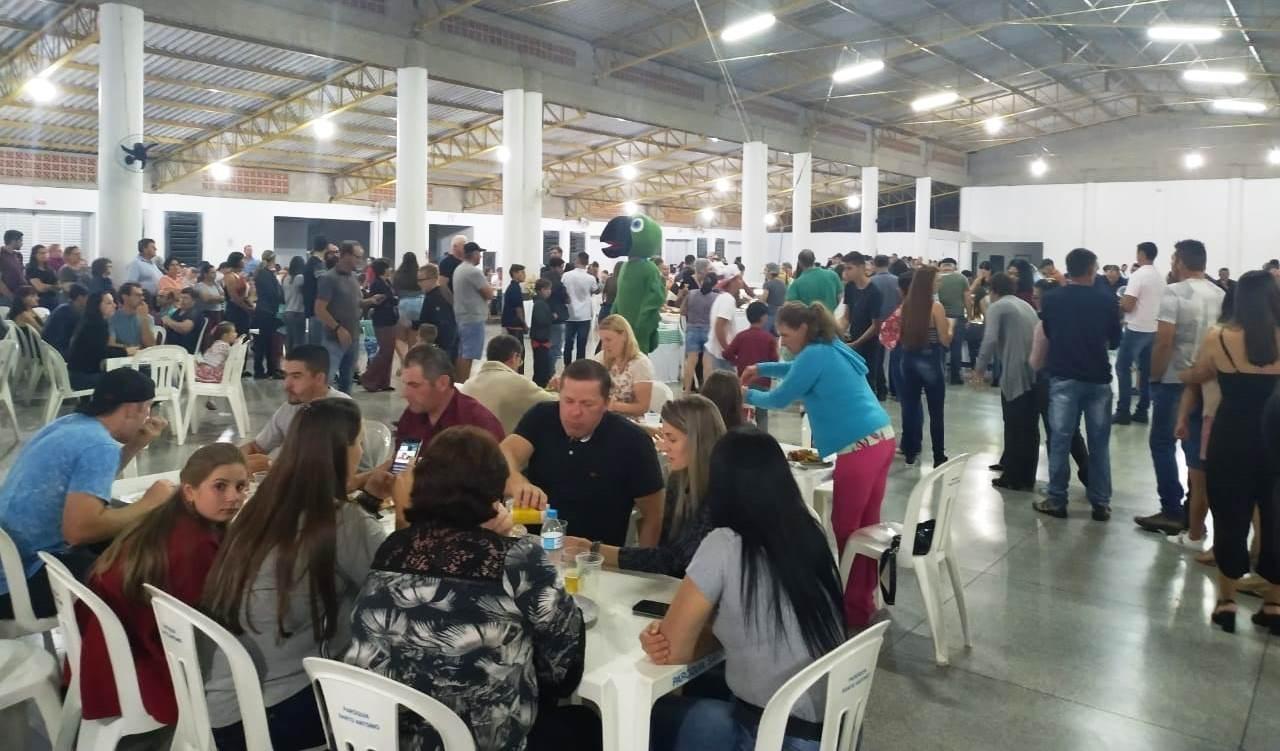 APAE de Imbuia arrecada mais de R$ 30 mil com Jantar a Base do Milho Verde