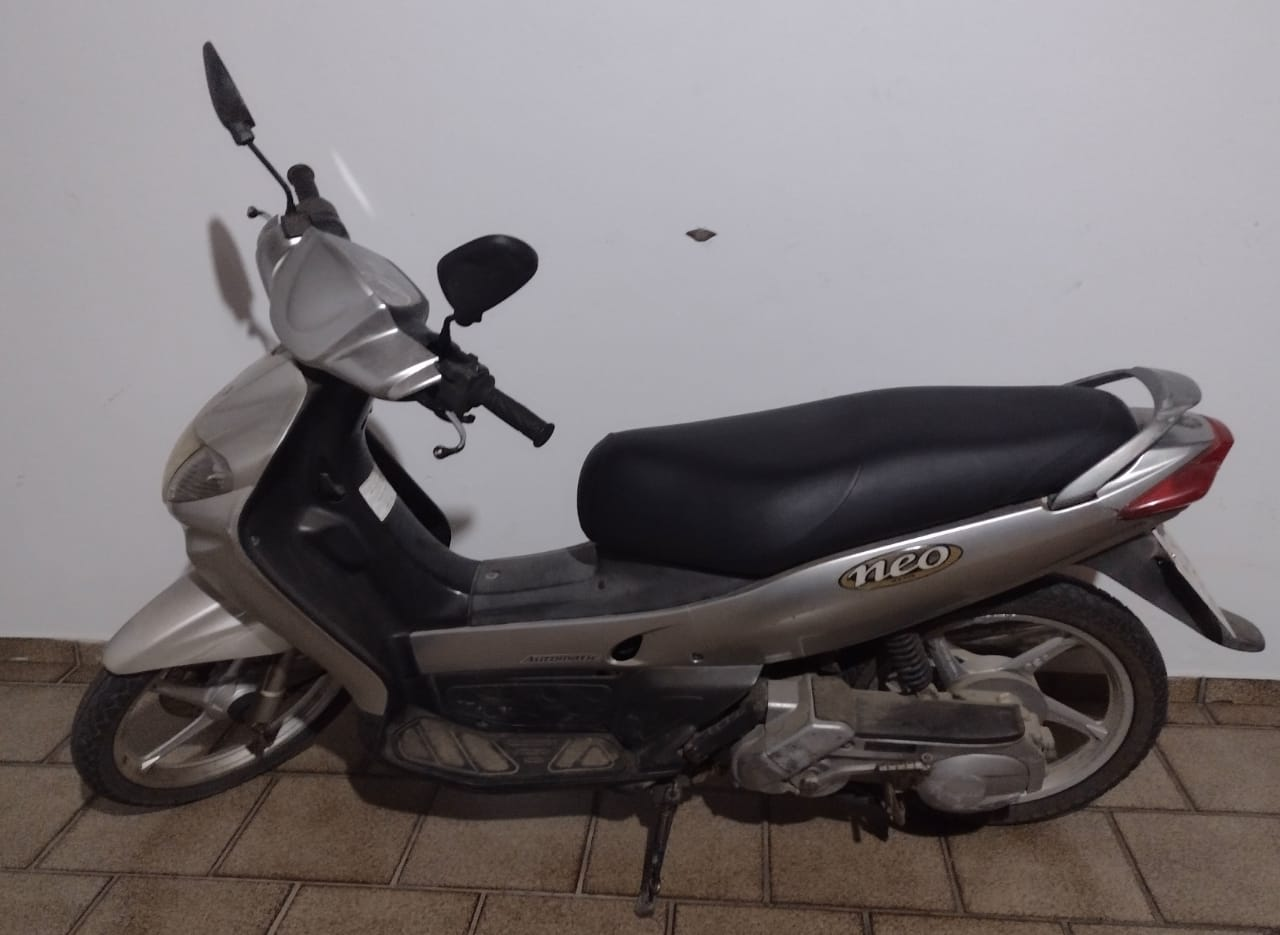 Após cair várias vezes com sua moto homem é preso pela PRF por embriaguez