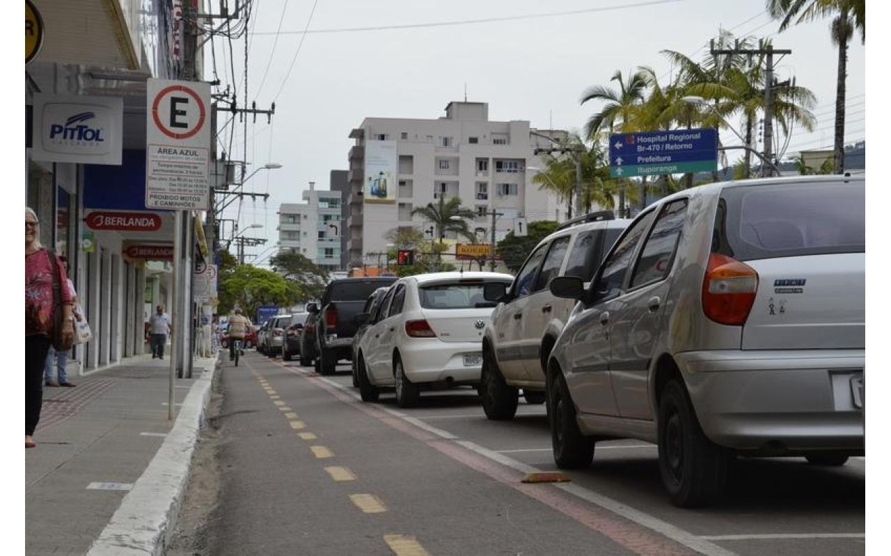 Após recesso coletivo, estacionamento rotativo volta a funcionar em Rio do Sul