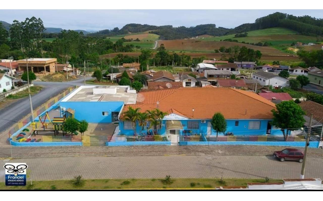 Após vídeo sobre creche da Vila Nova, vereador confirma R$ 99 mil para troca de cobertura