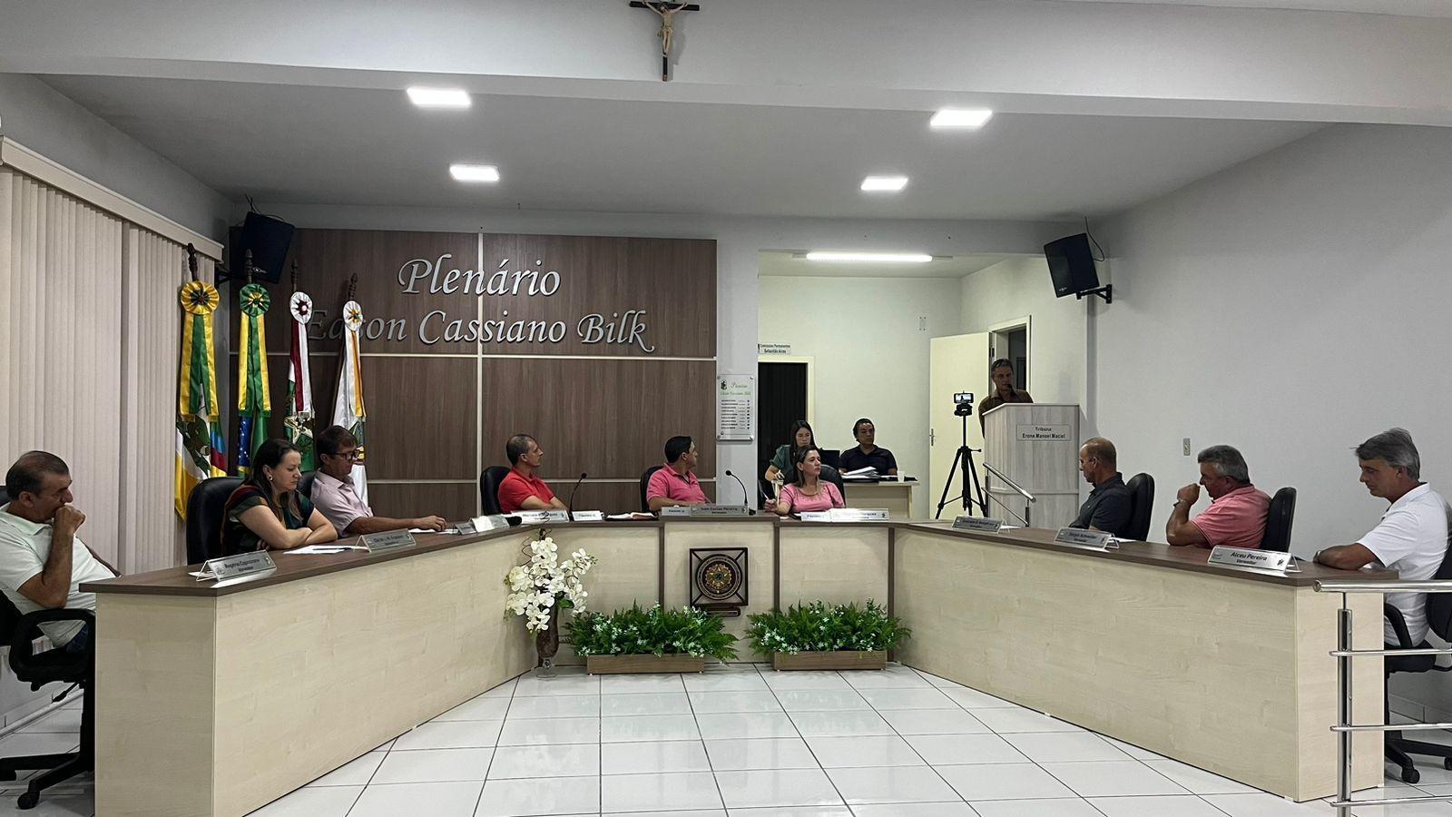 Aprovado em 2º turno reajuste salarial pra servidores do executivo, legislativo e secretários de Chapadão do Lageado