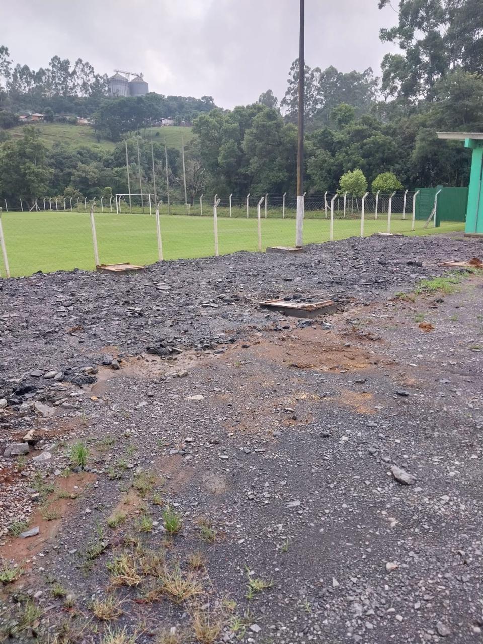 Arquibancadas do estádio municipal em Petrolândia devem ficar prontas até março, afirma diretor de Esportes
