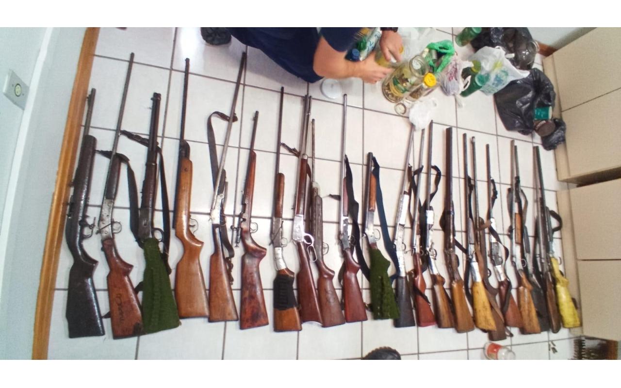 Arsenal de armas e munições é aprendido em Vidal Ramos pela Polícia Civil