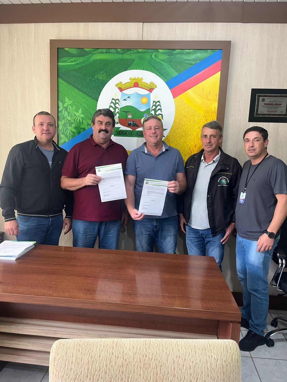 Assinada ordem de serviço para ampliação da pavimentação asfáltica de avenida em Chapadão do Lageado