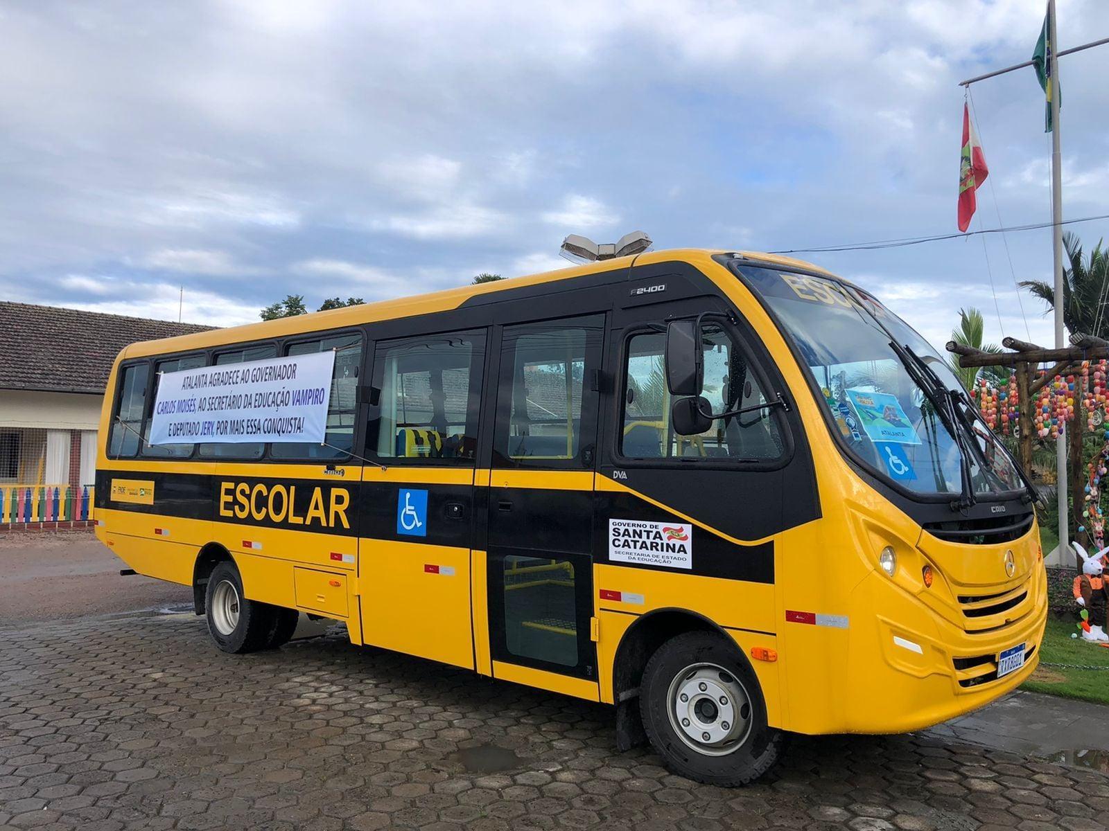 Atalanta é contemplada com novo ônibus escolar
