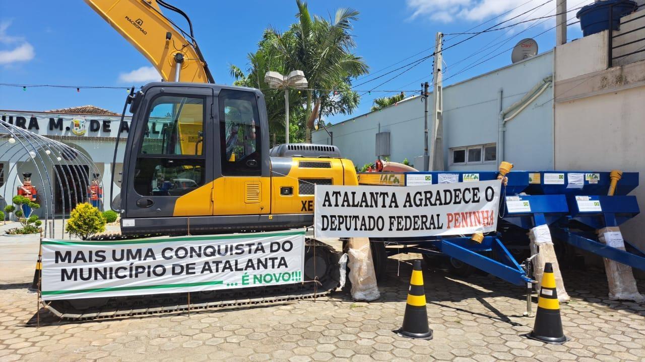 Atalanta é um dos municípios catarinenses que recebeu maquinário e implementos agrícolas
