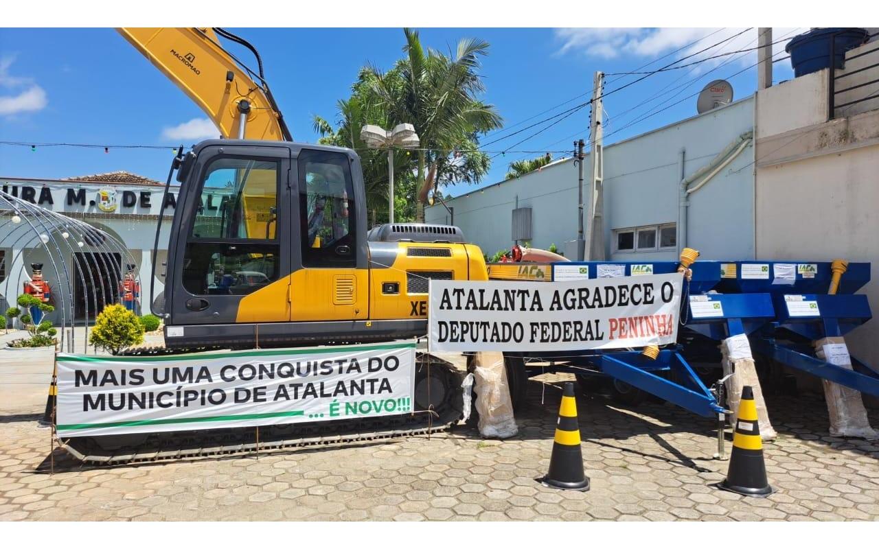 Atalanta é um dos municípios catarinenses que recebeu maquinário e implementos agrícolas