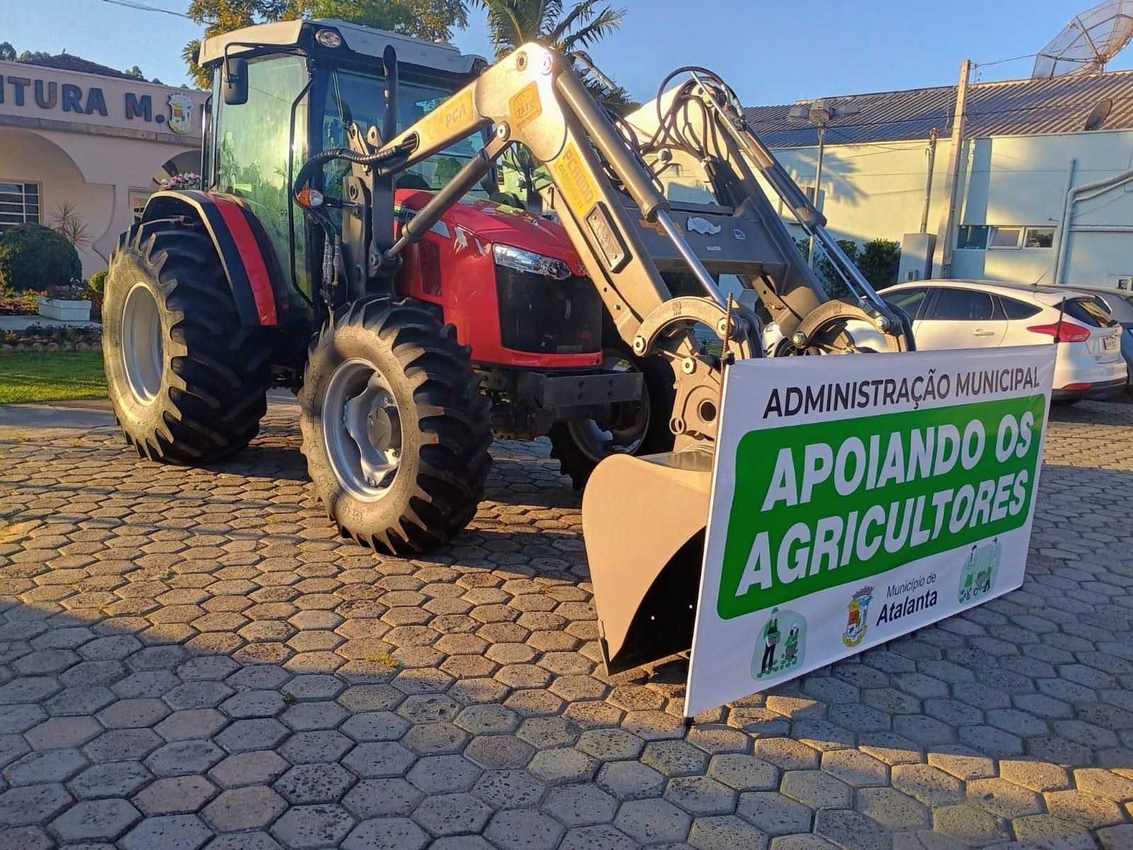 Atalanta melhora estradas, amplia frota agrícola e revitaliza áreas urbanas