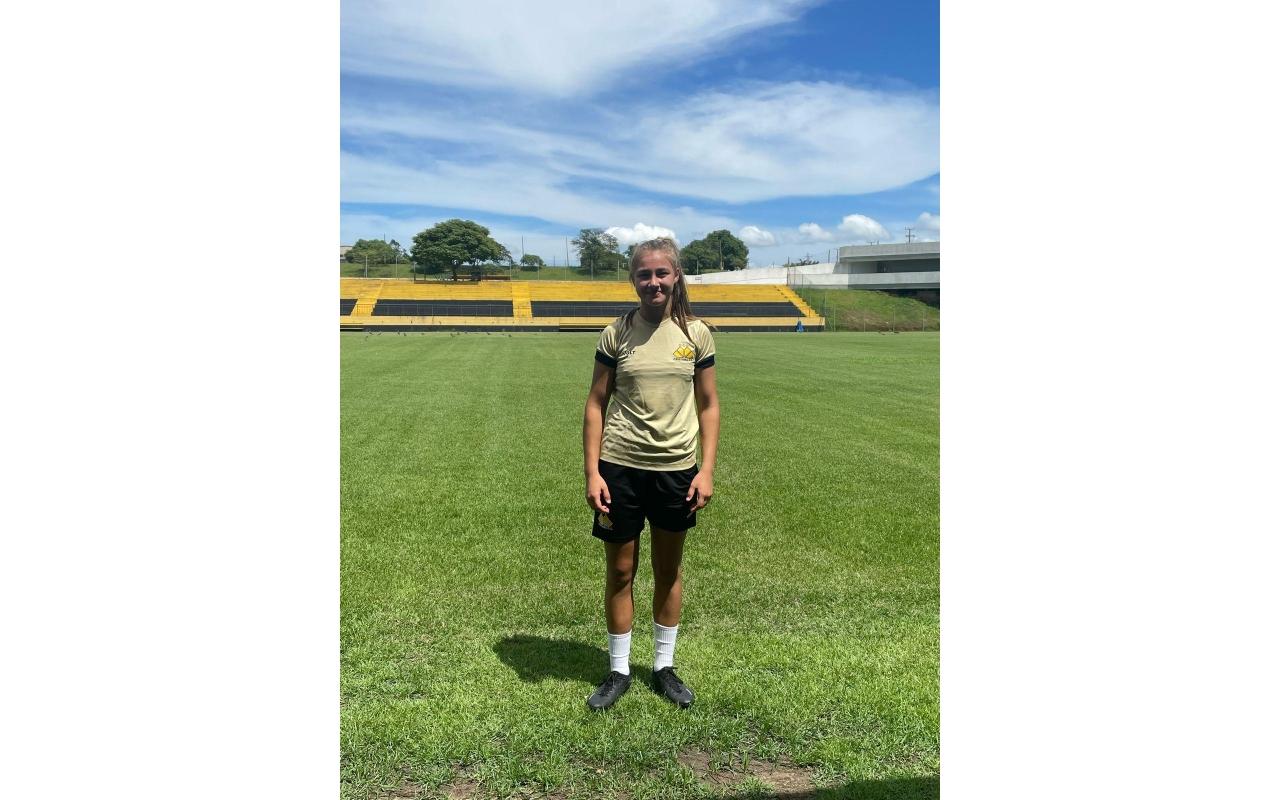 Atalantense se apresenta para jogar no time feminino de Criciúma