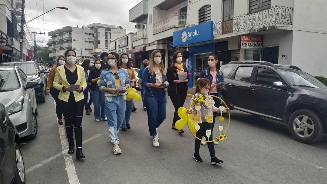 Caminhada finaliza atividades do Setembro Amarelo em Ituporanga