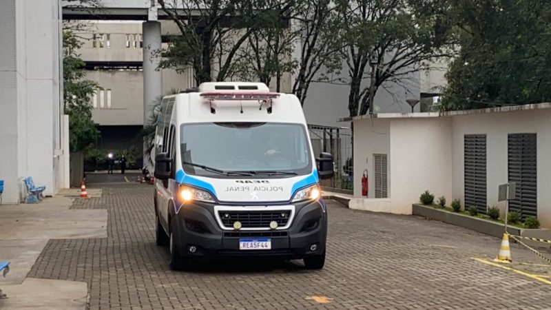 Autor de chacina em creche de SC recebe alta do hospital e é levado direto para o presídio