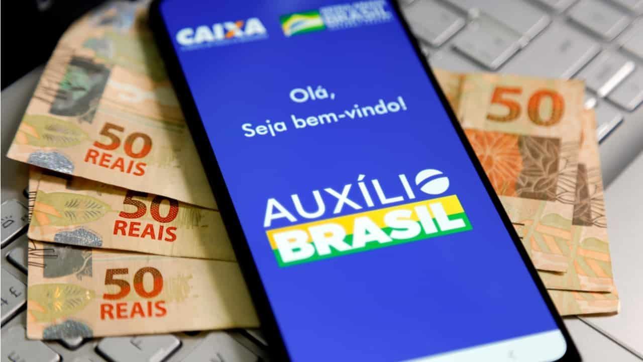 Auxílio Brasil começa a ser pago hoje com novo valor; veja calendário e como saber se foi aprovado