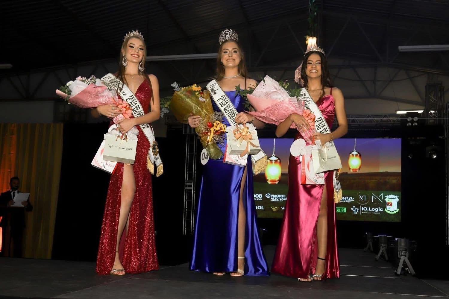 Baile da Rainha reúne grande público e elege nova realeza de Atalanta