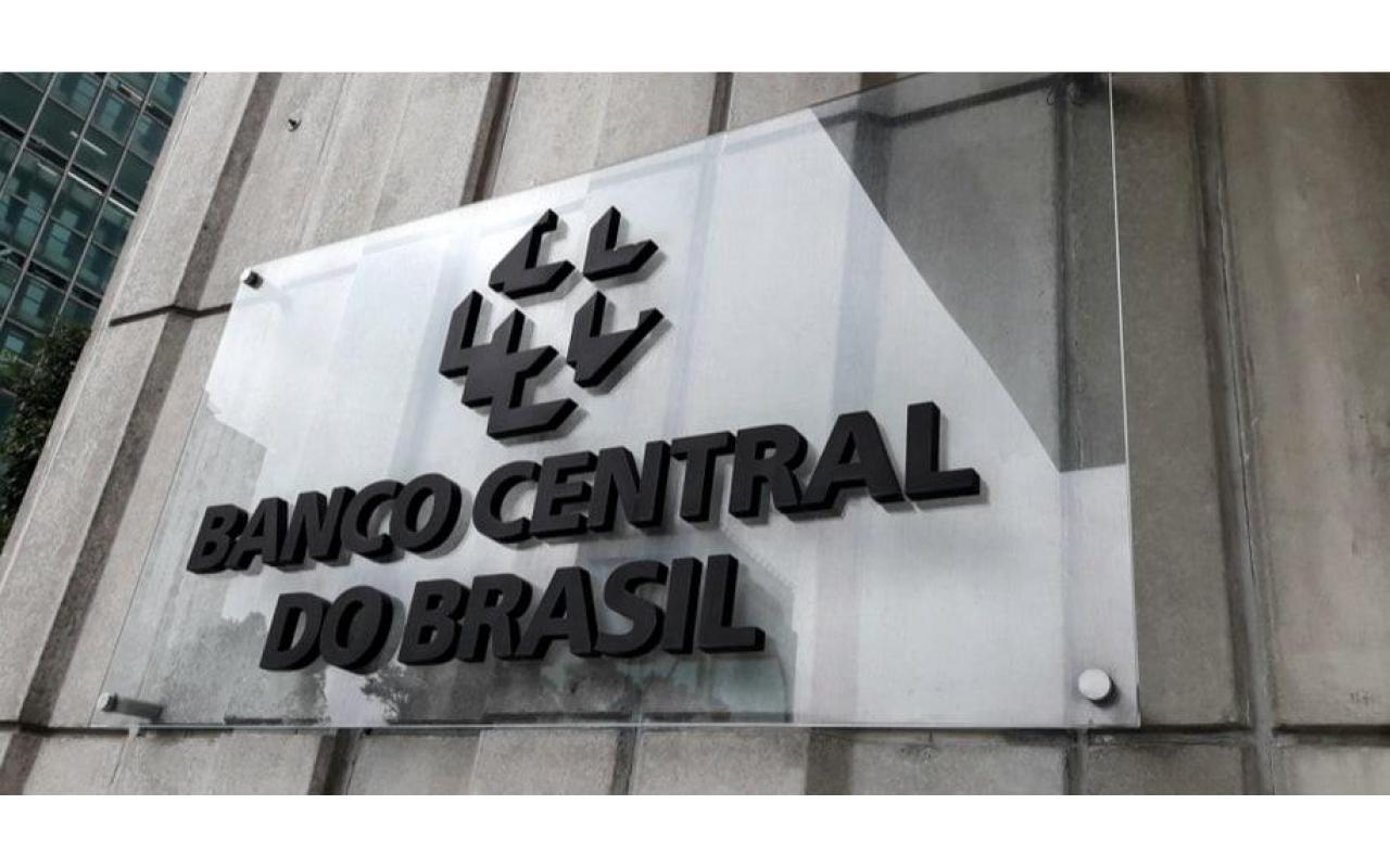 Banco Central decide nesta quarta (22) se mantém Selic a 13,7%; governo quer redução
