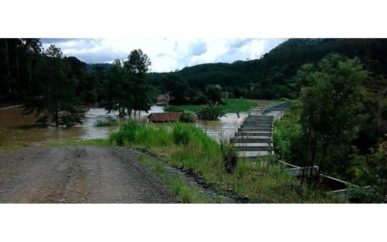 Barragem de usina hidrelétrica se rompe em Taió