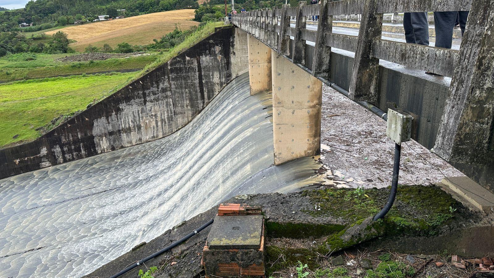 Barragem Sul começa a verter na manhã deste domingo (08)