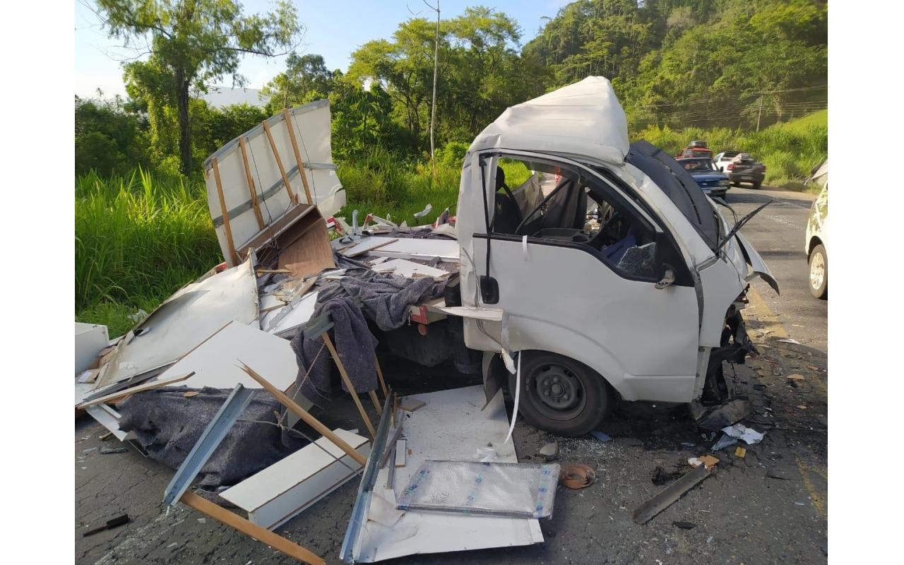 Batida de frente na BR-470 causa morte de jovem de Agronômica e ferimentos graves em motorista de Rio do Sul