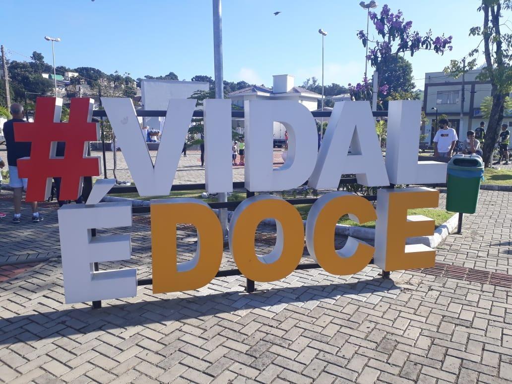 Bazar de roupas e calçados é realizado em Vidal Ramos em prol de pessoas carentes