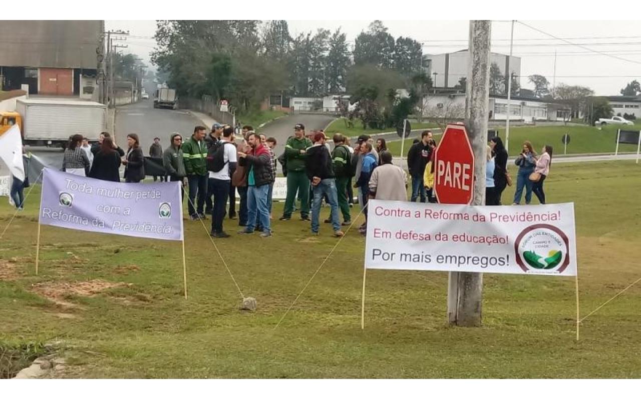 Blumenau e Rio do Sul têm manifestação contra reforma da previdência