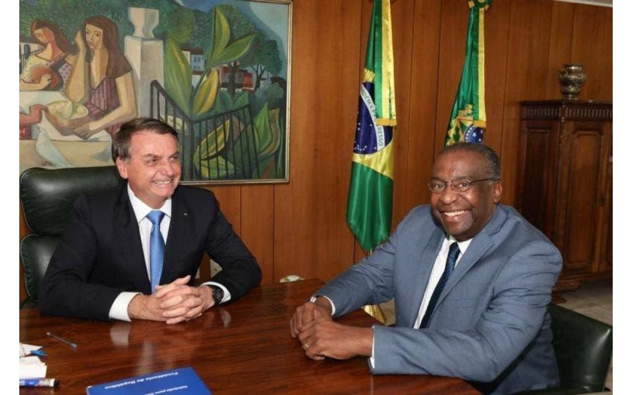 Bolsonaro anuncia Carlos Alberto Decotelli como novo Ministro da Educação