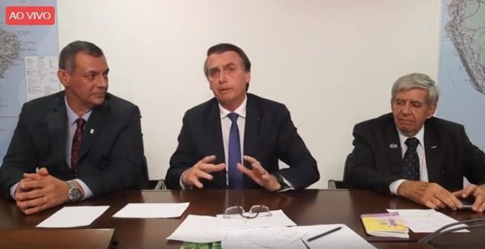 Bolsonaro anuncia fim de lombadas eletrônicas no país 
