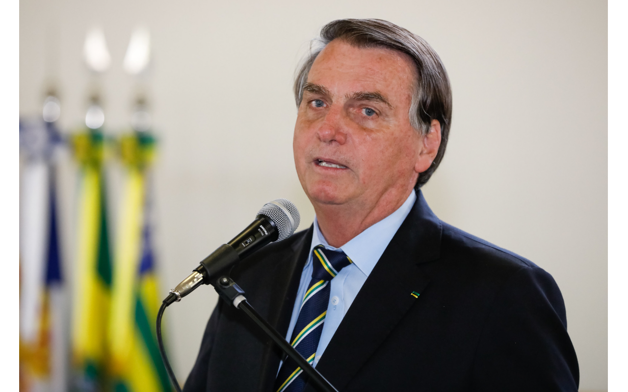 Bolsonaro apresenta evolução clínica satisfatória, mas sem previsão de alta