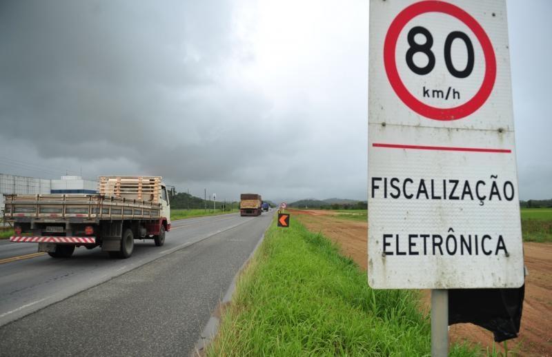 Bolsonaro cancela instalação de 8 mil radares em estradas do país