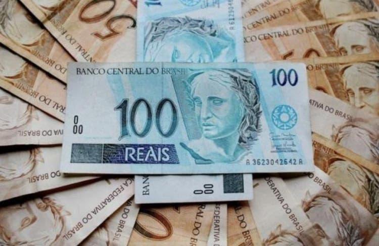 Bolsonaro confirma salário mínimo de R$ 1.212 para 2022