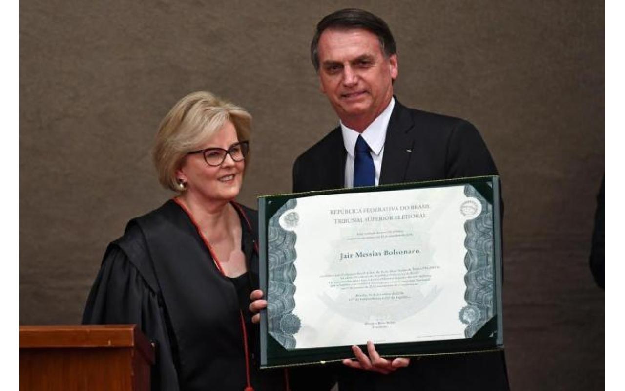 Bolsonaro é diplomado como presidente eleito e promete 