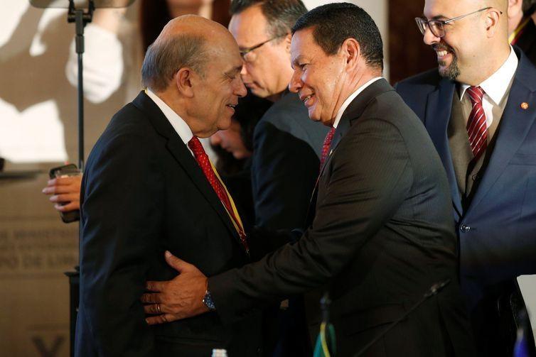 Bolsonaro e Forças Armadas avaliam situação na fronteira com Venezuela