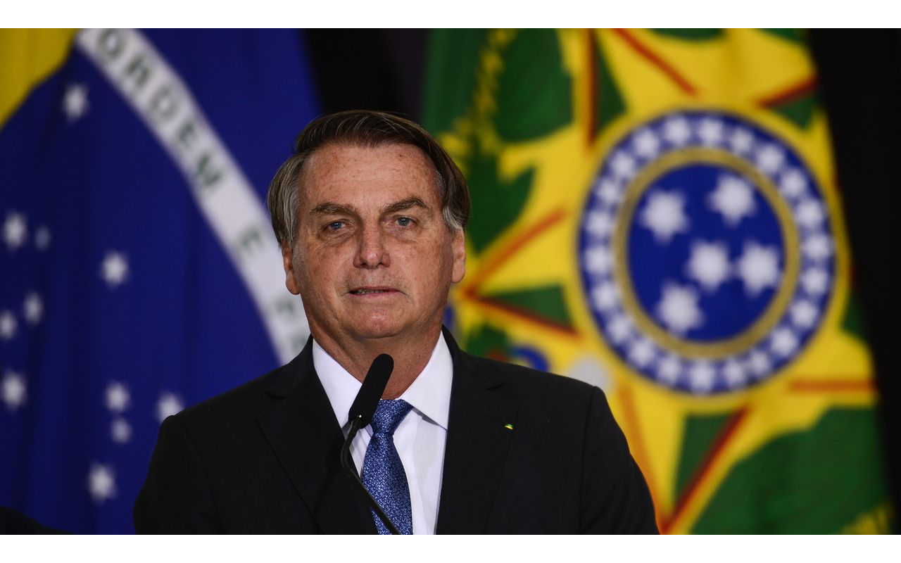 Bolsonaro fará live com hackers para provar fraude em urna