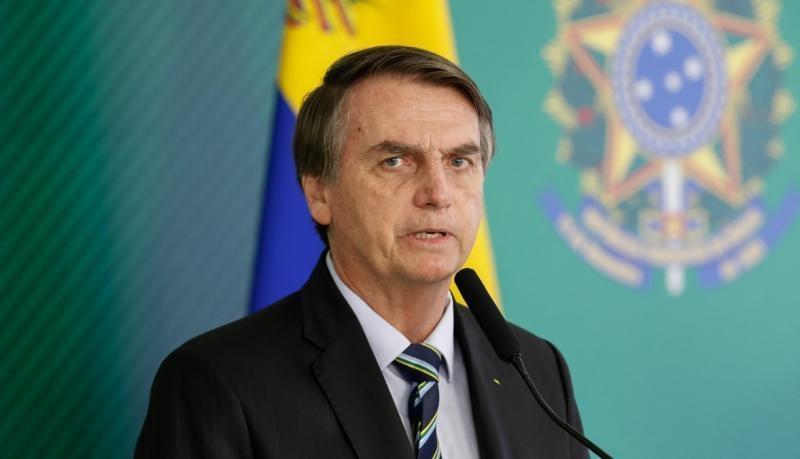 Bolsonaro usa rede social para defender 