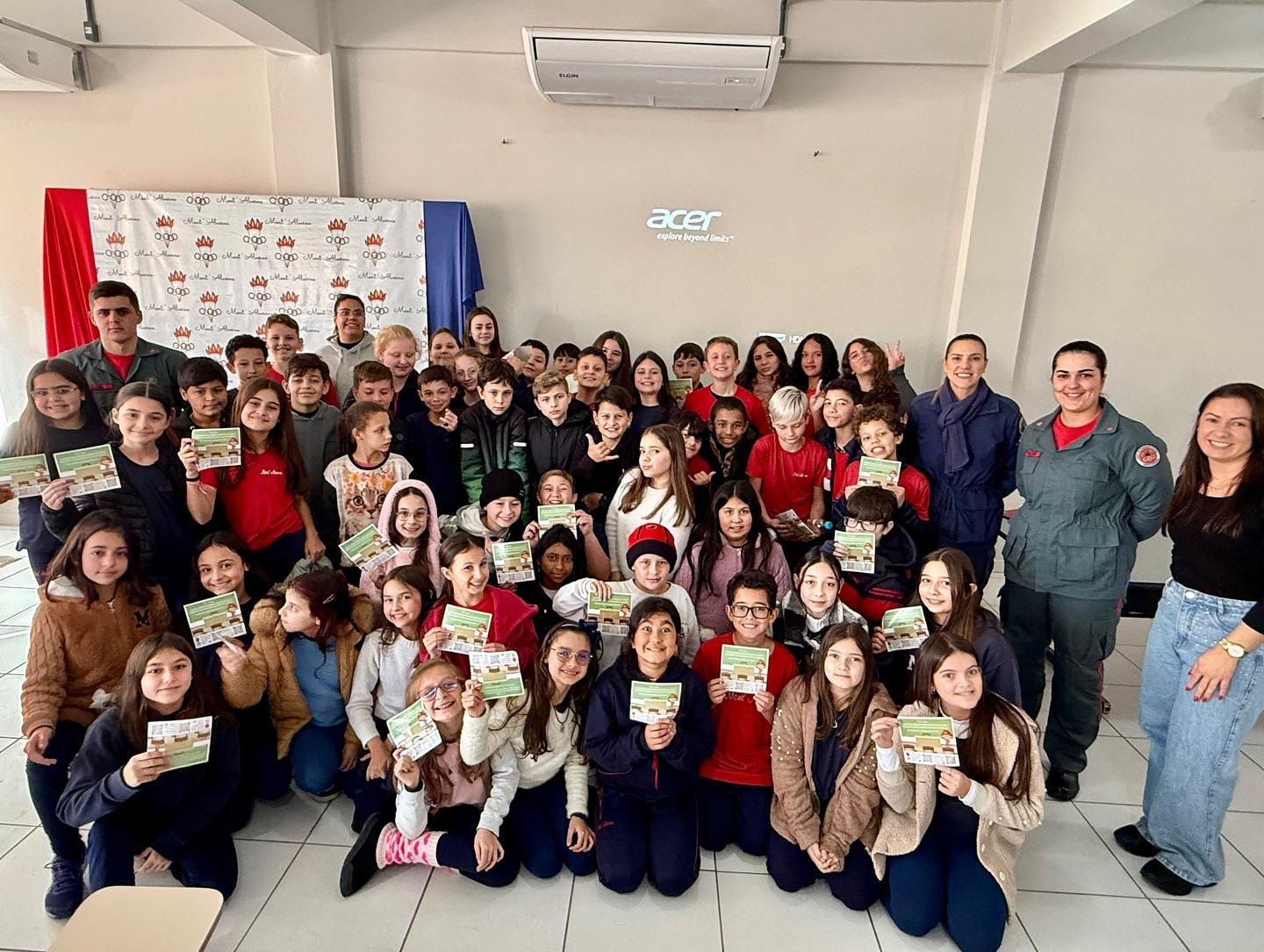Bombeiros capacitam 120 alunos em escolas de Ituporanga durante a Operação Alerta Vermelho