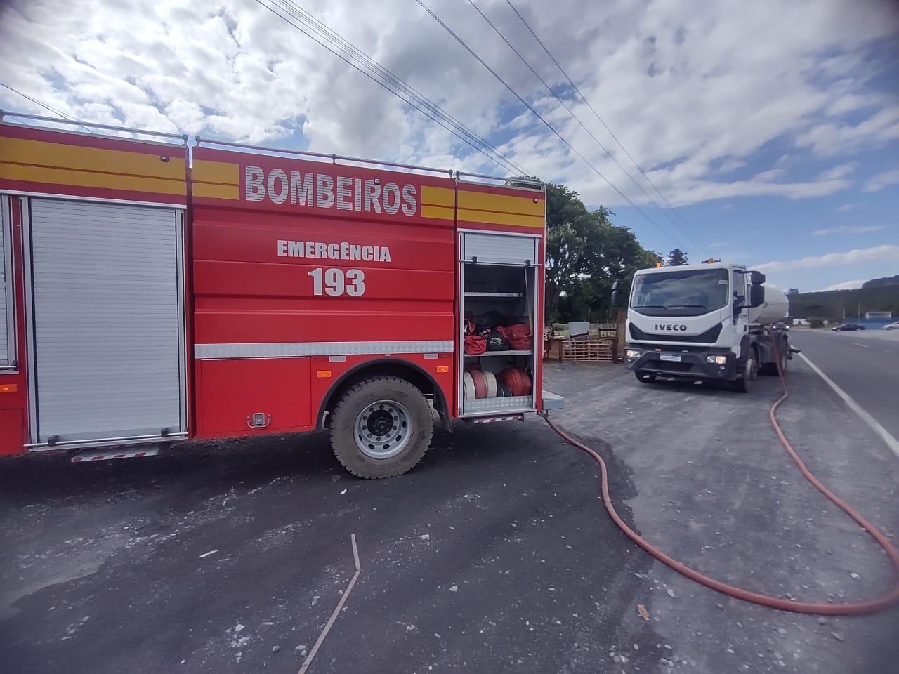 Bombeiros combatem incêndio em residência em Ituporanga