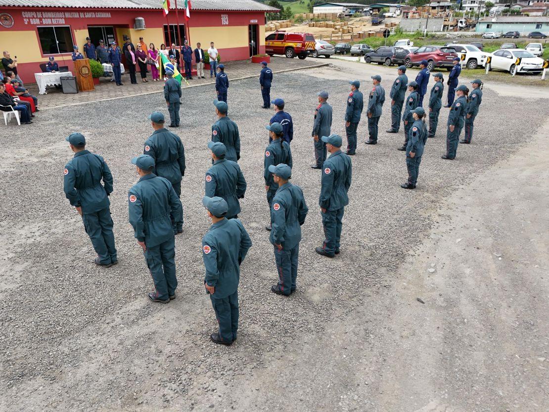 Bombeiros de Bom Retiro celebram formatura, promoções e homenagens em cerimônia