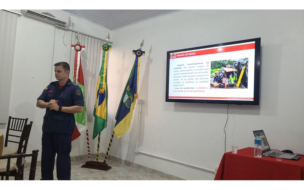 Bombeiros do 15º Batalhão de Rio do Sul e companhias do Corpo de Bombeiros da região realizam Café com a Imprensa