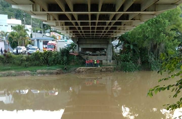 Bombeiros localizam corpo de homem no Rio Itajaí do Sul no Centro de Ituporanga