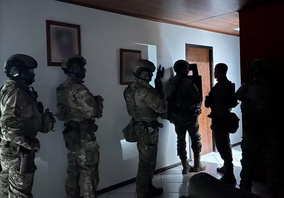 BOPE resgata menina de 4 anos mantida em cárcere privado pelo pai em SC