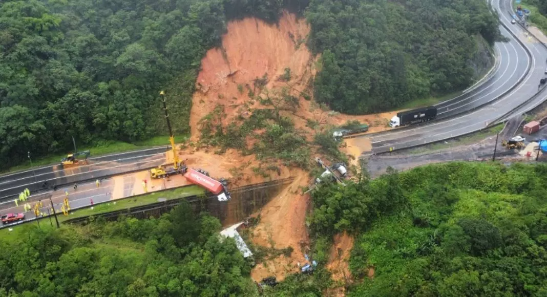 BR-376: Motorista de caminhão que está pendurado na rodovia é a primeira vítima identificada