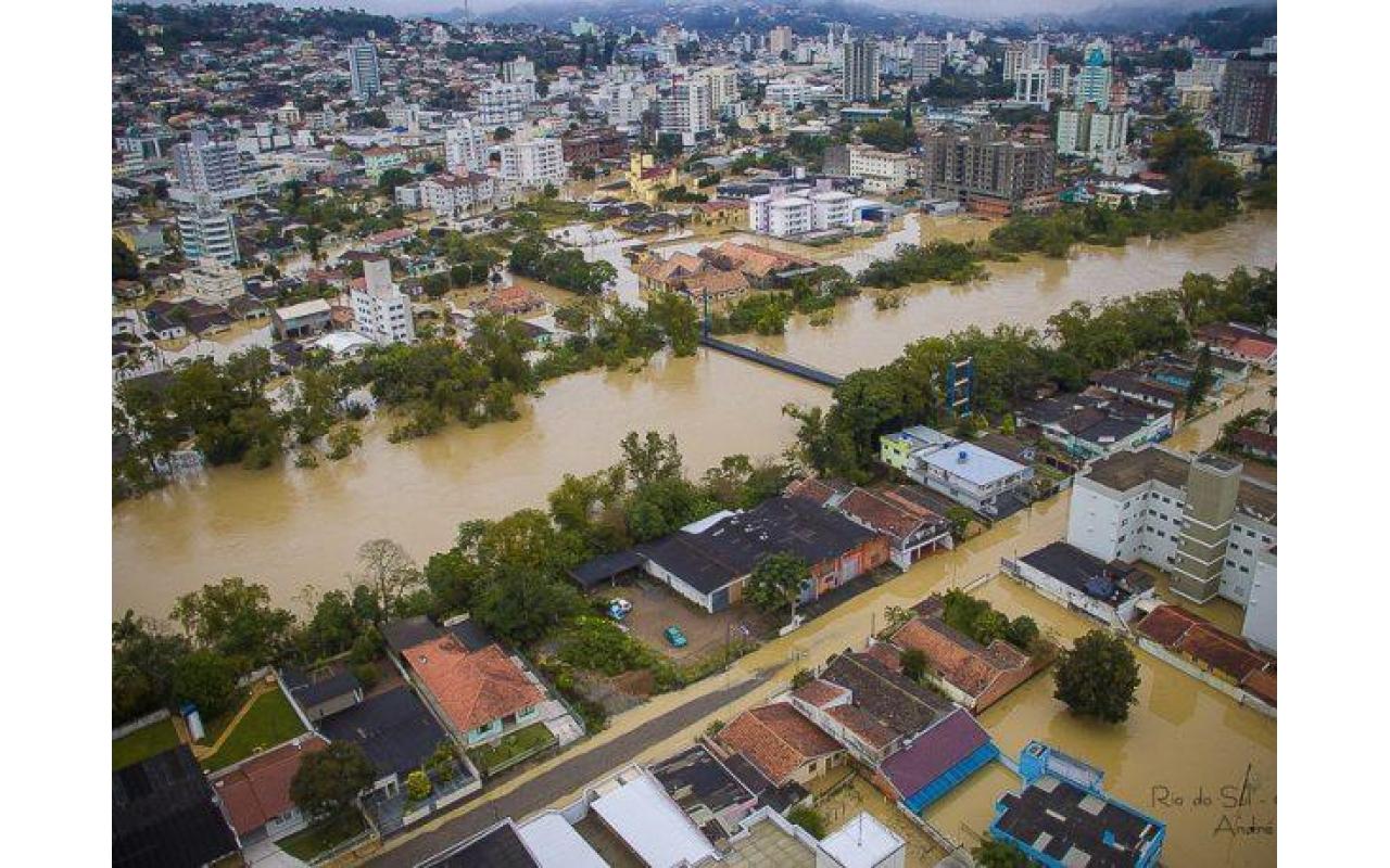 Brasileiro já pode receber alertas de desastres naturais por WhatsApp 