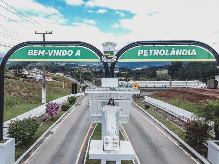 Caixa d’água será disponibilizada para população que sofre com estiagem em Petrolândia
